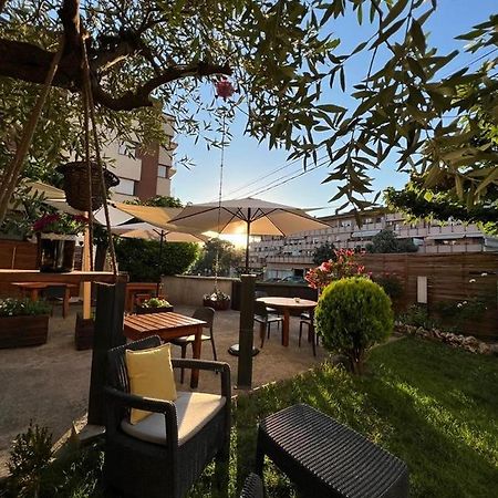 Hostal Crisami Solsona Exterior foto