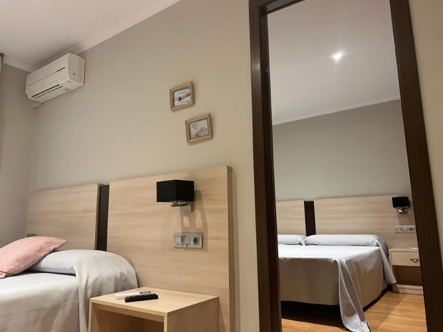 Hostal Crisami Solsona Exterior foto