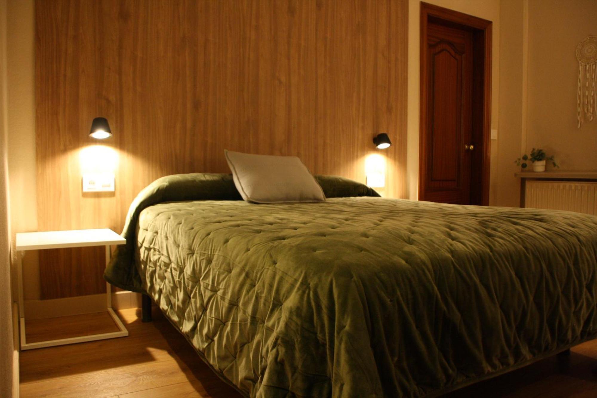 Hostal Crisami Solsona Exterior foto
